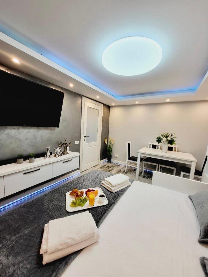 Studio Delux Giurgiu Extérieur photo